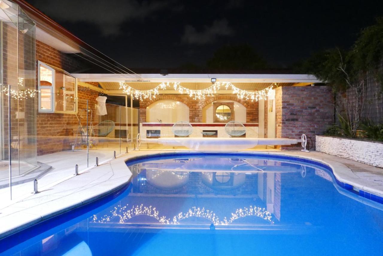 Fantastic Family With Pool At Concord Holiday home