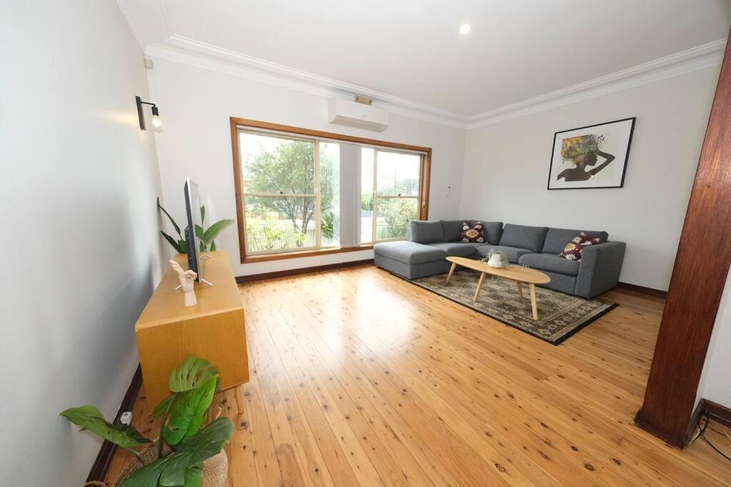 Fantastic Family With Pool At Concord Holiday home